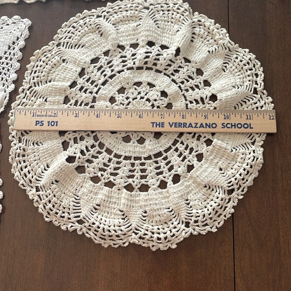 Vintage Crochet Doilies Set - Picture 9 of 10
